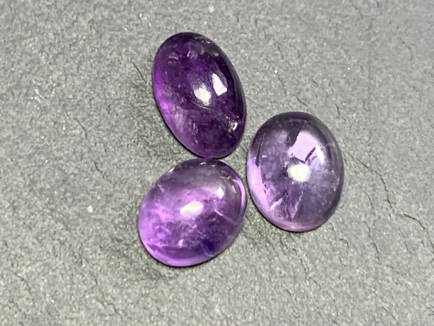Amethyst oval 8-10mm long cabochon from Madagascar- lot of 3 cabochon
