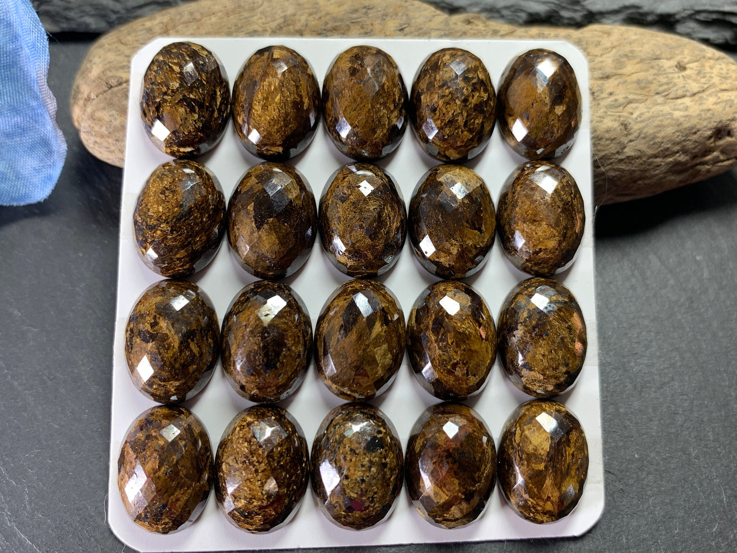 Faceted Bronzite oval 12x16mm cabochon - Calibrated cabochons