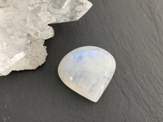 Rainbow Moonstone pear 18x19x10mm cabochon