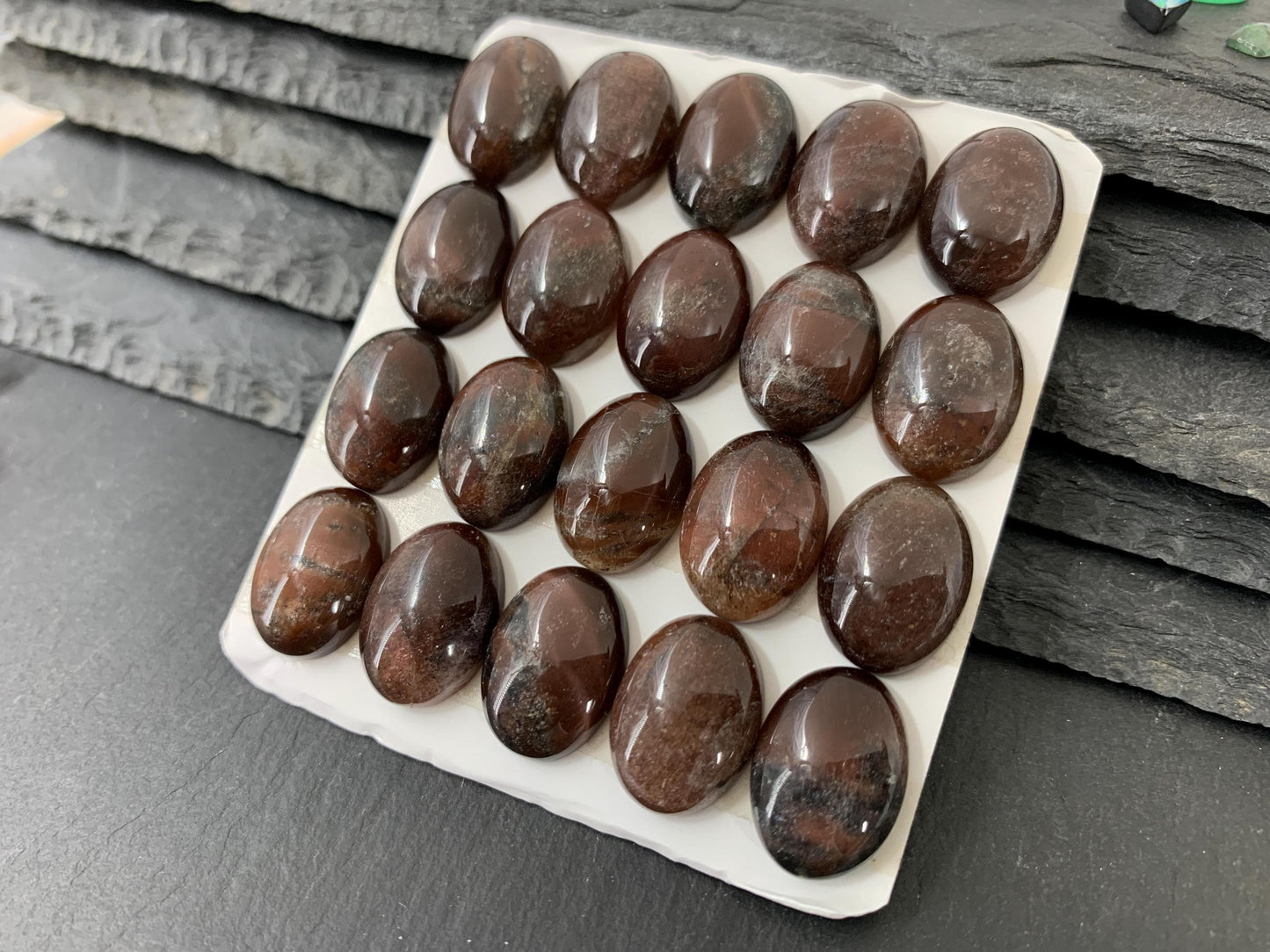 Cat's Eye oval 13x18mm cabochon - Calibrated cabochons