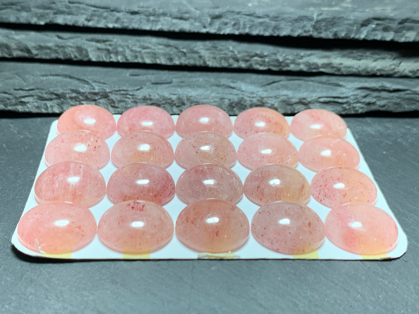 Strawberry Quartz round 18mm cabochon - Calibrated cabochons