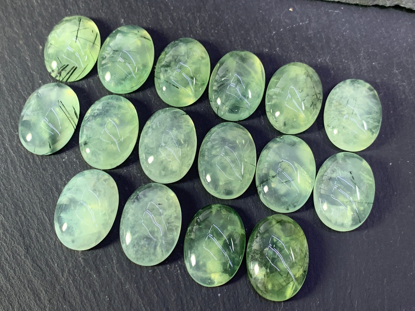 Prehnite oval 18x25mm cabochon - Calibrated cabochons