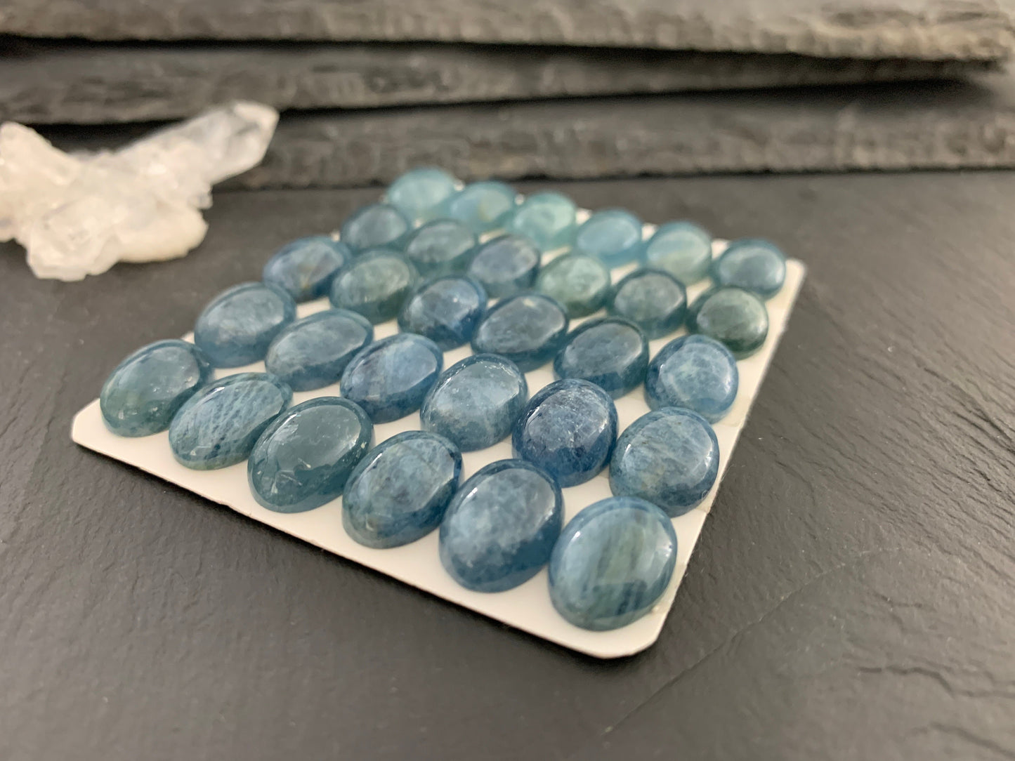 Aquamarine oval 10x14mm cabochon - Calibrated cabochons