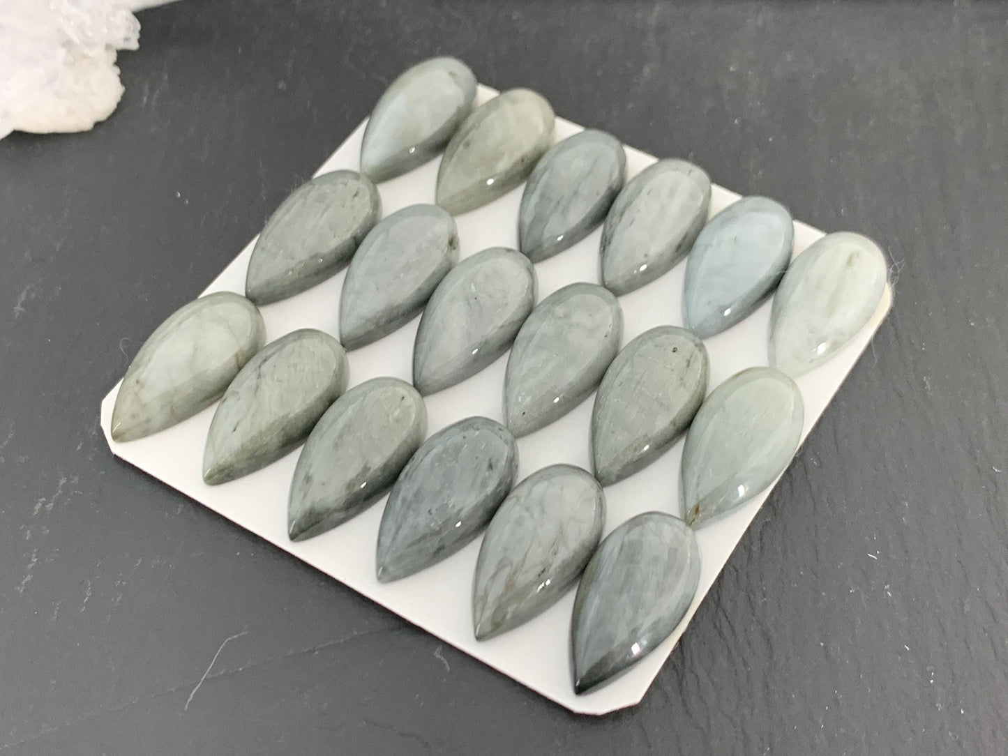 Eagle Eye pear 10x20mm cabochon - Calibrated cabochons