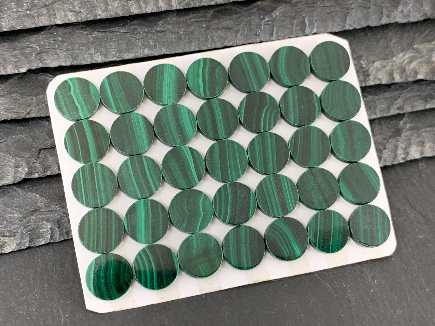 Flat Malachite round 10mm cabochon - Calibrated Cabochons