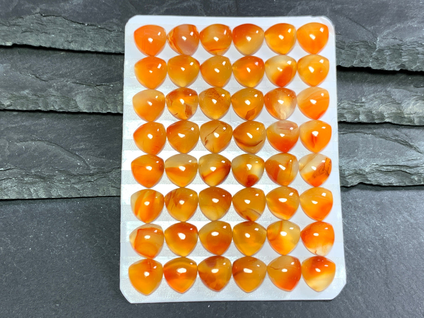 Carnelian curved triangle 8x8mm cabochon - Calibrated cabochons