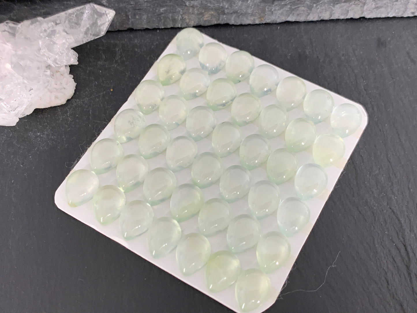 Prehnite pear 8x10mm cabochon - Calibrated cabochons