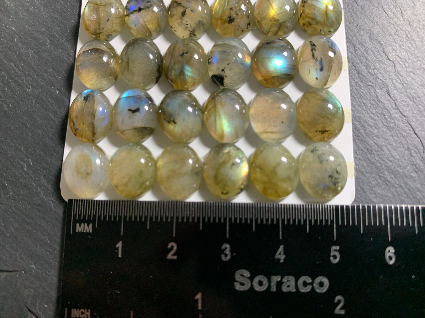 Labradorite oval 9x11mm cabochon - Calibrated Labradorite
