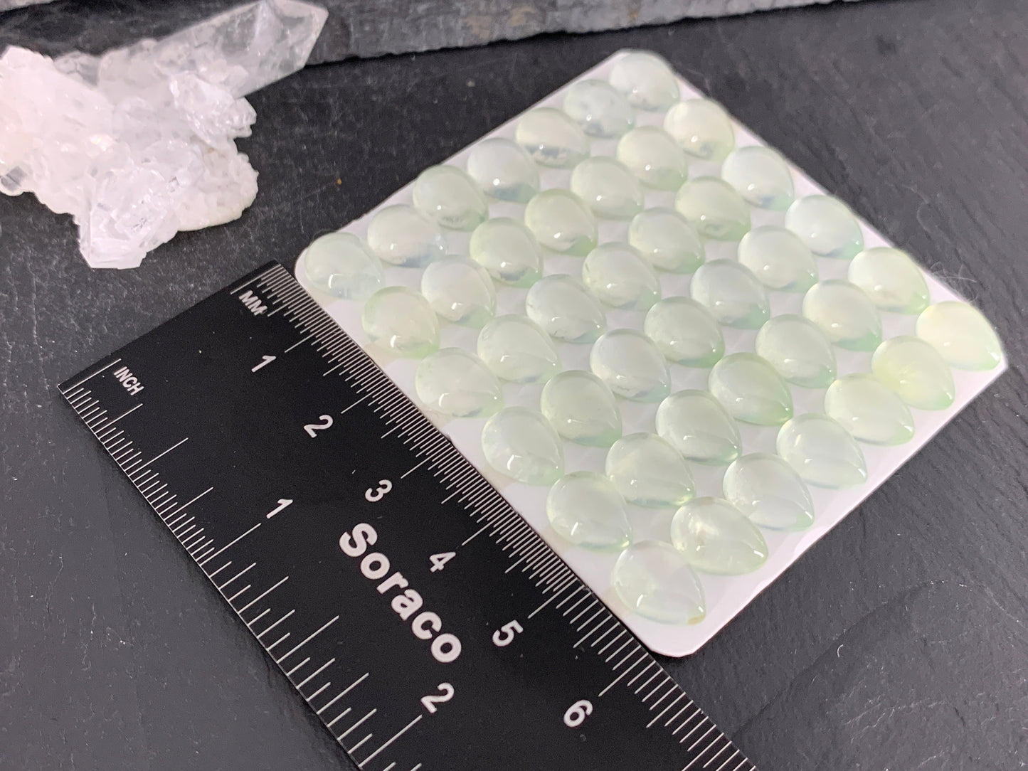 Prehnite pear 8x10mm cabochon - Calibrated cabochons
