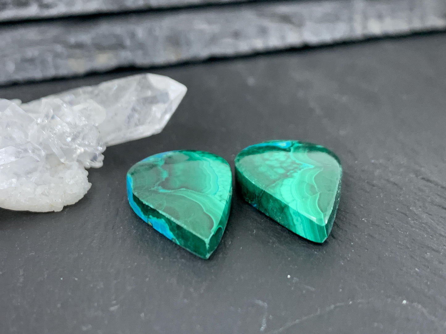 Malachite pear 14x23x4.5mm cabochon pair