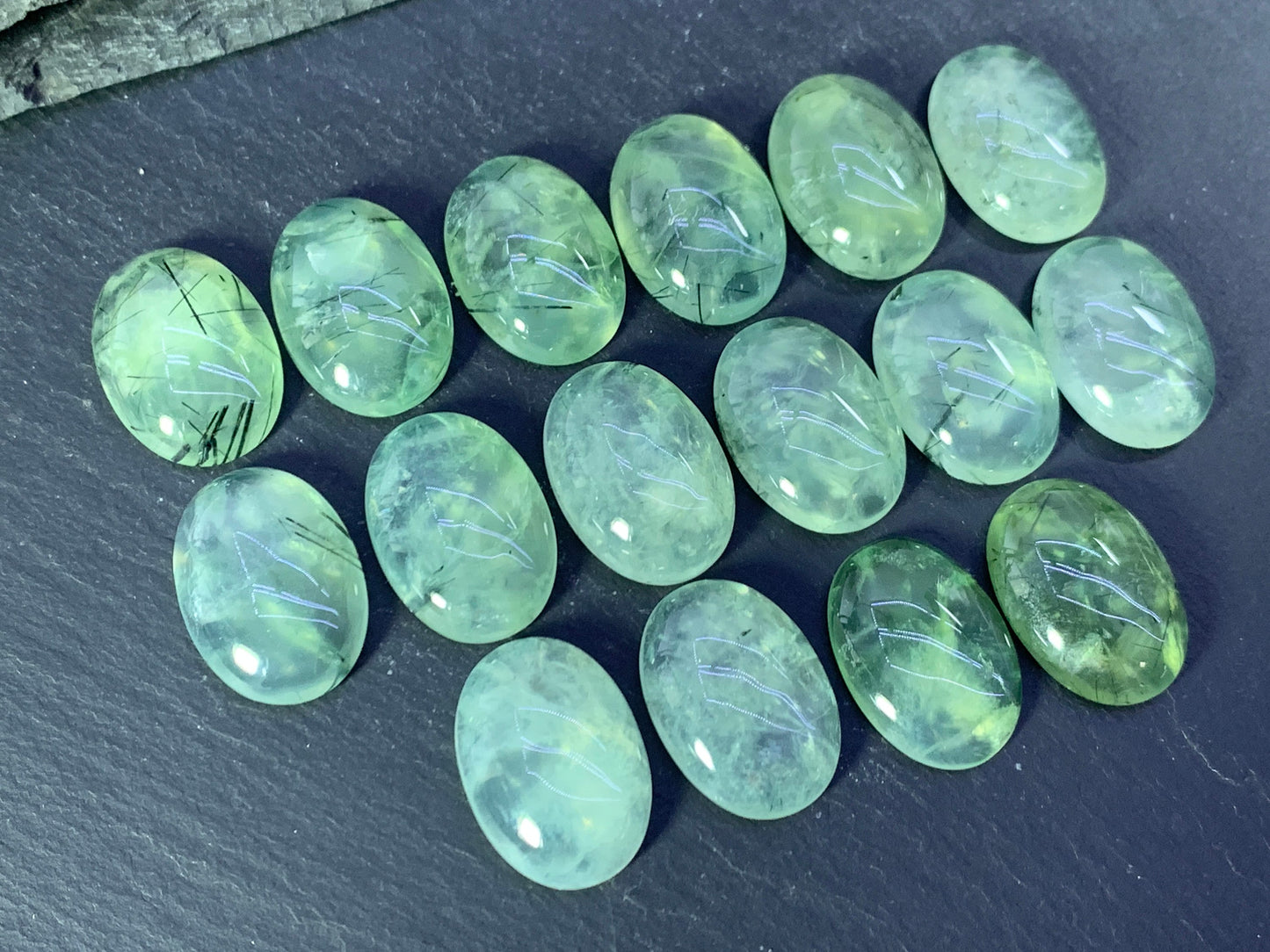 Prehnite oval 18x25mm cabochon - Calibrated cabochons