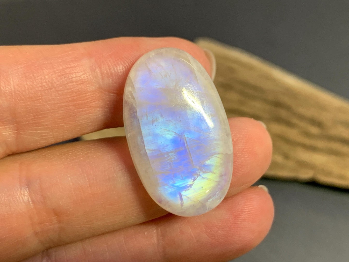Rainbow Moonstone oval 22x13x7mm cabochon