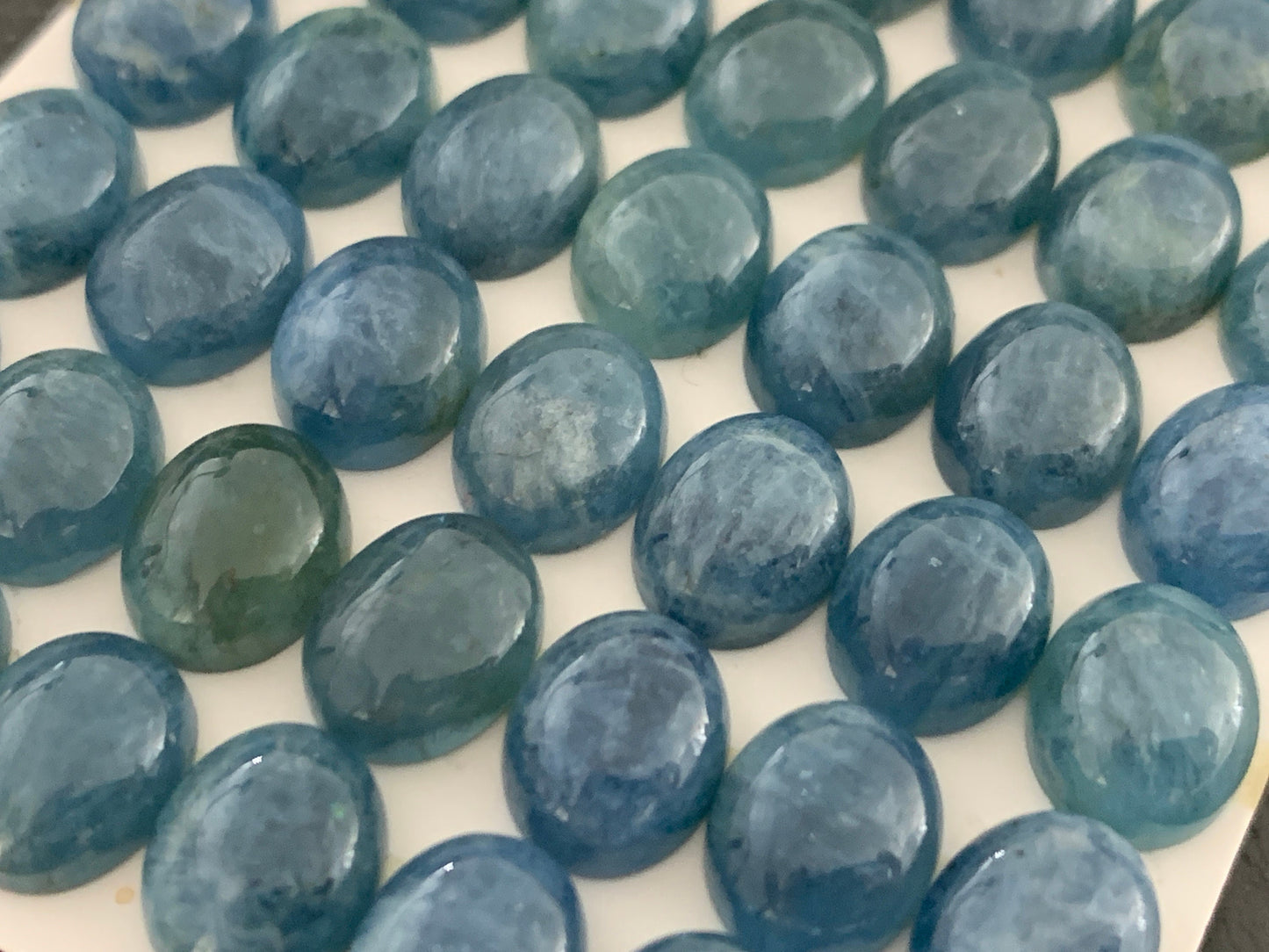 Aquamarine oval 8x10mm cabochon - - Calibrated cabochons