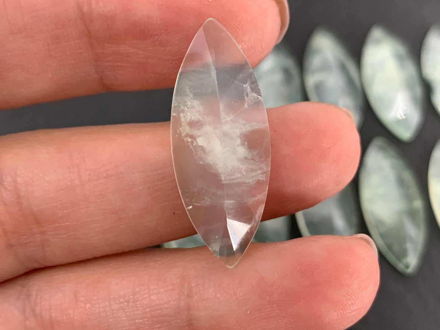 Faceted Prehnite marquise 12x30mm cabochon - Calibrated cabochons