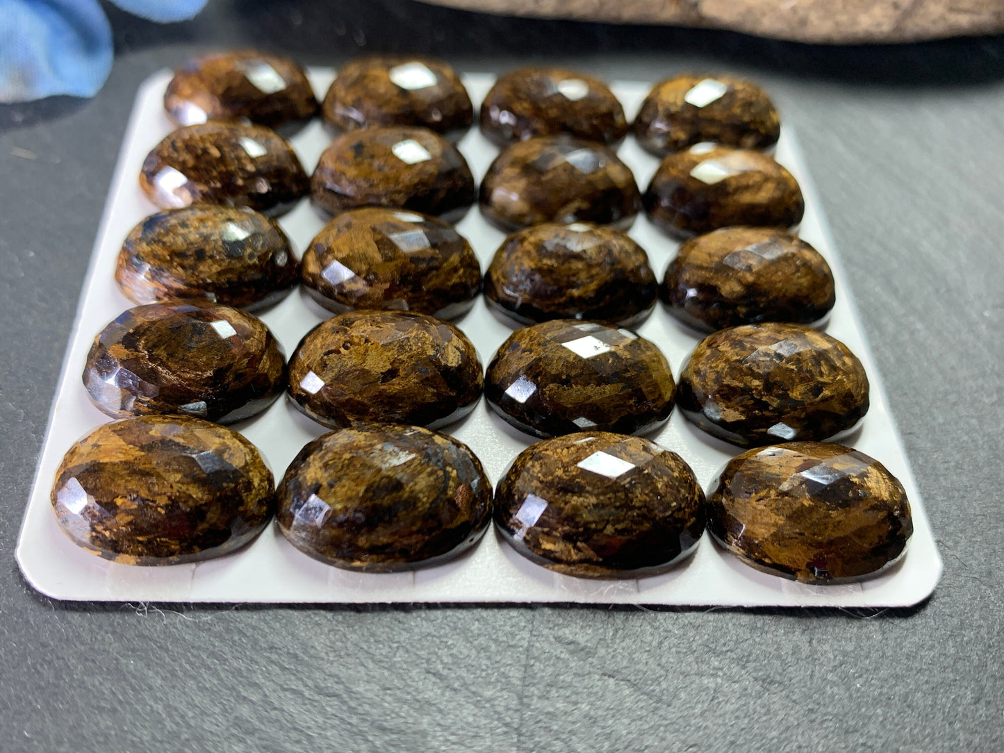 Faceted Bronzite oval 12x16mm cabochon - Calibrated cabochons