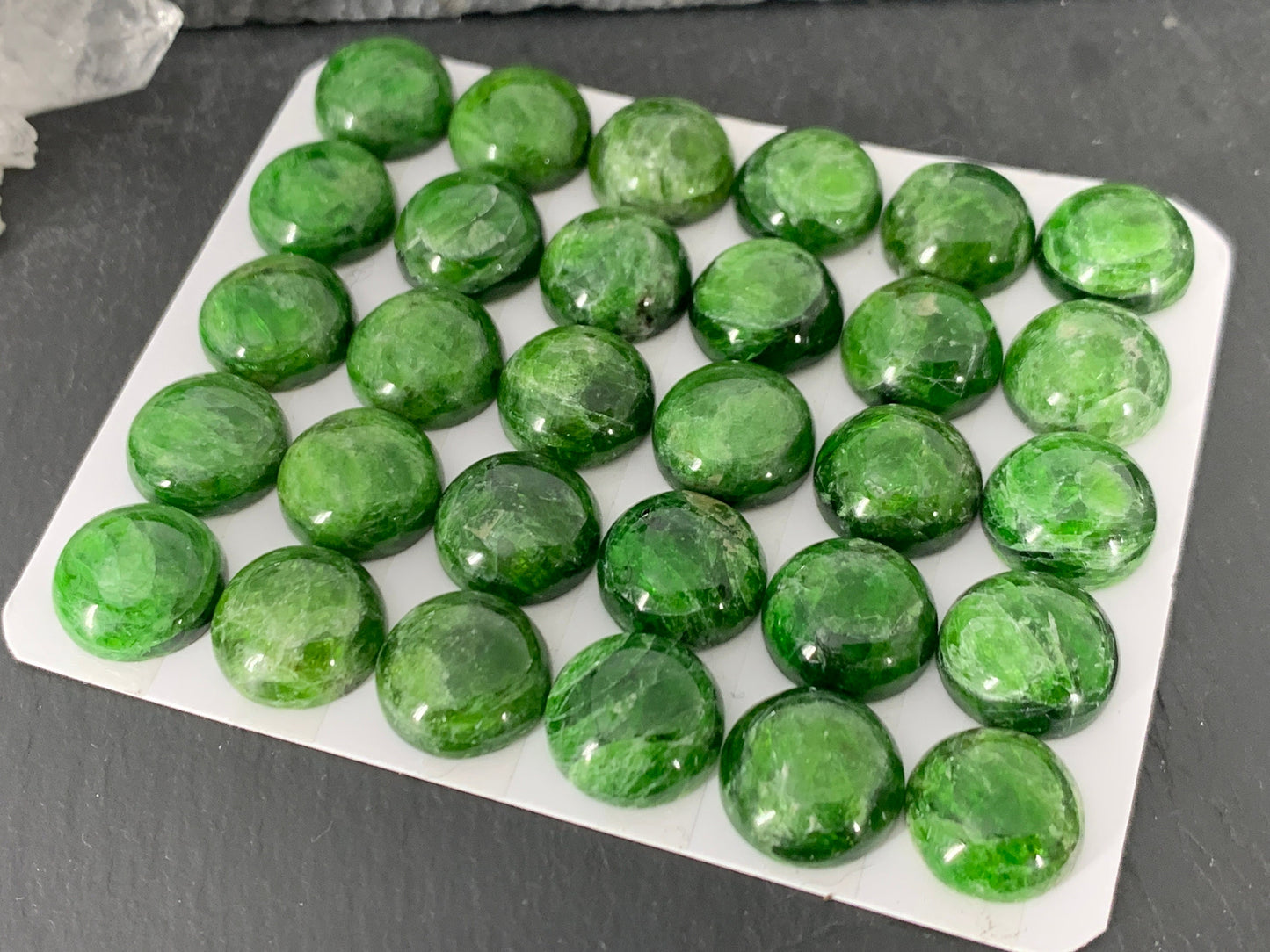 Chrome Diopside round 12mm cabochon - Calibrated cabochons