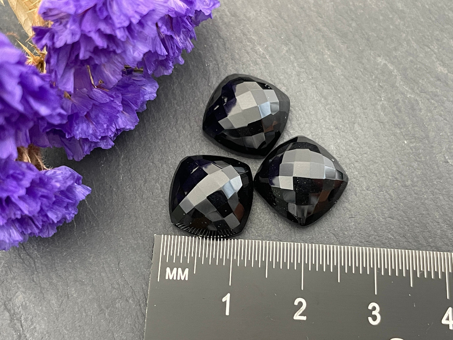 Faceted Black Agate square cushion 12mm cabochon - Calibrated cabochons