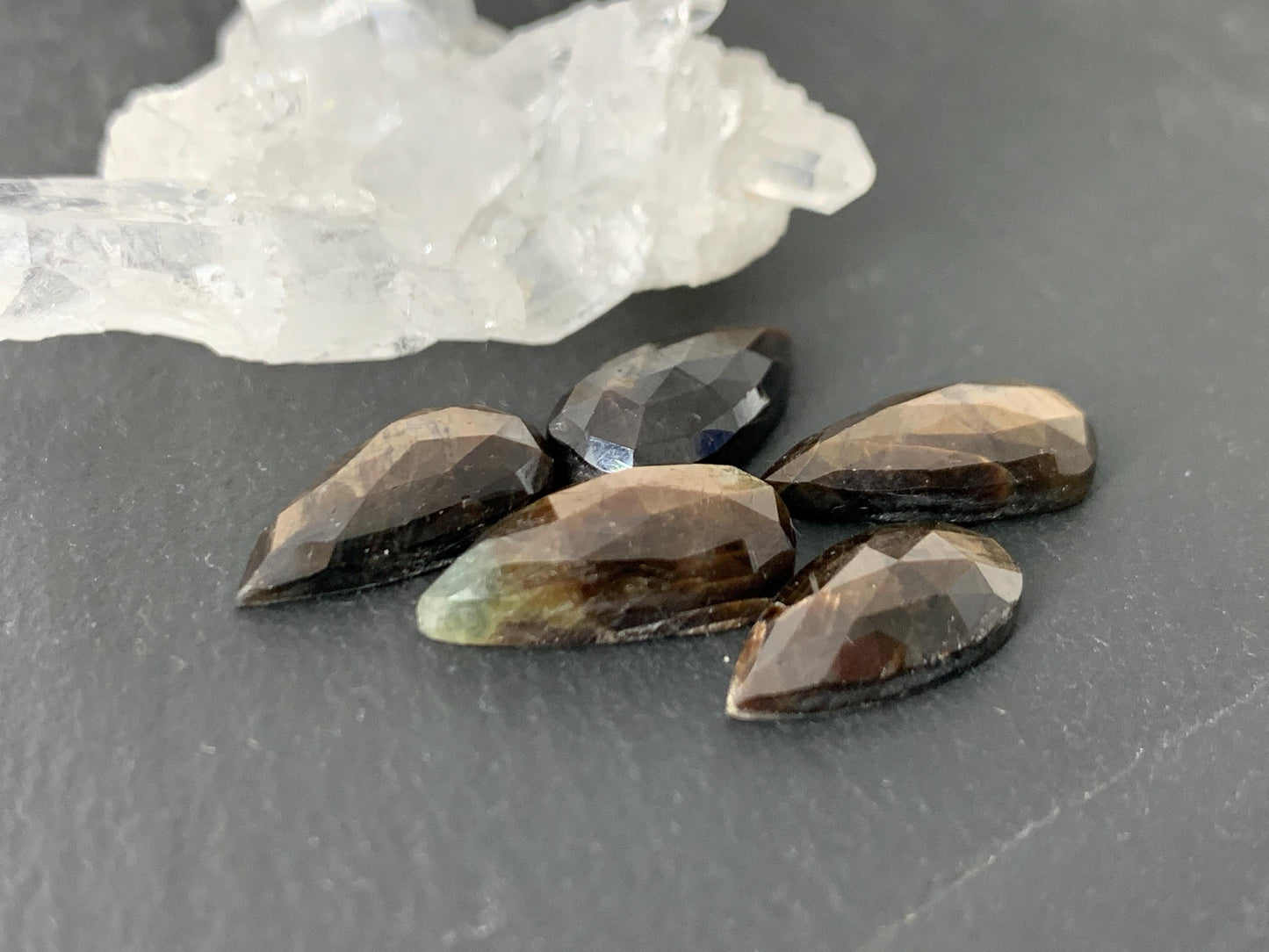 Faceted Star Sapphire pear 7x15mm cabochon/ W190-4