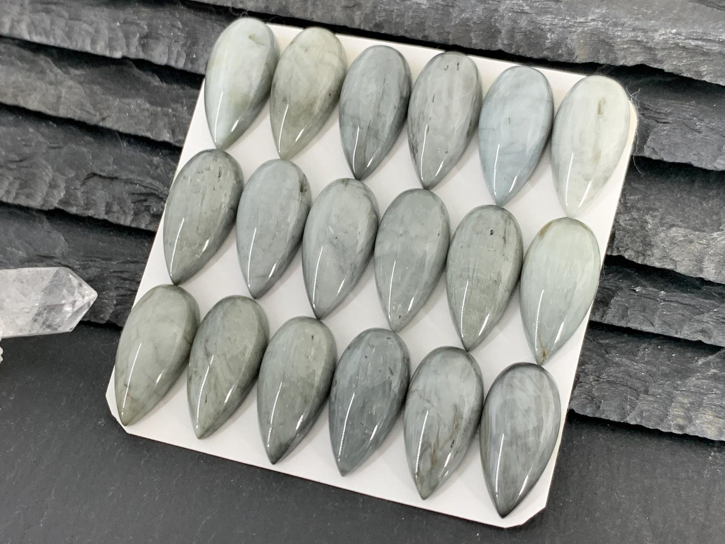 Eagle Eye pear 10x20mm cabochon - Calibrated cabochons