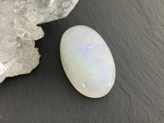 Rainbow Moonstone oval 25x16x8mm cabochon
