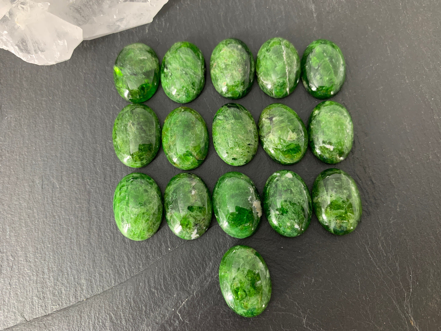 Chrome Diopside oval 13x18mm cabochon - Calibrated cabochons