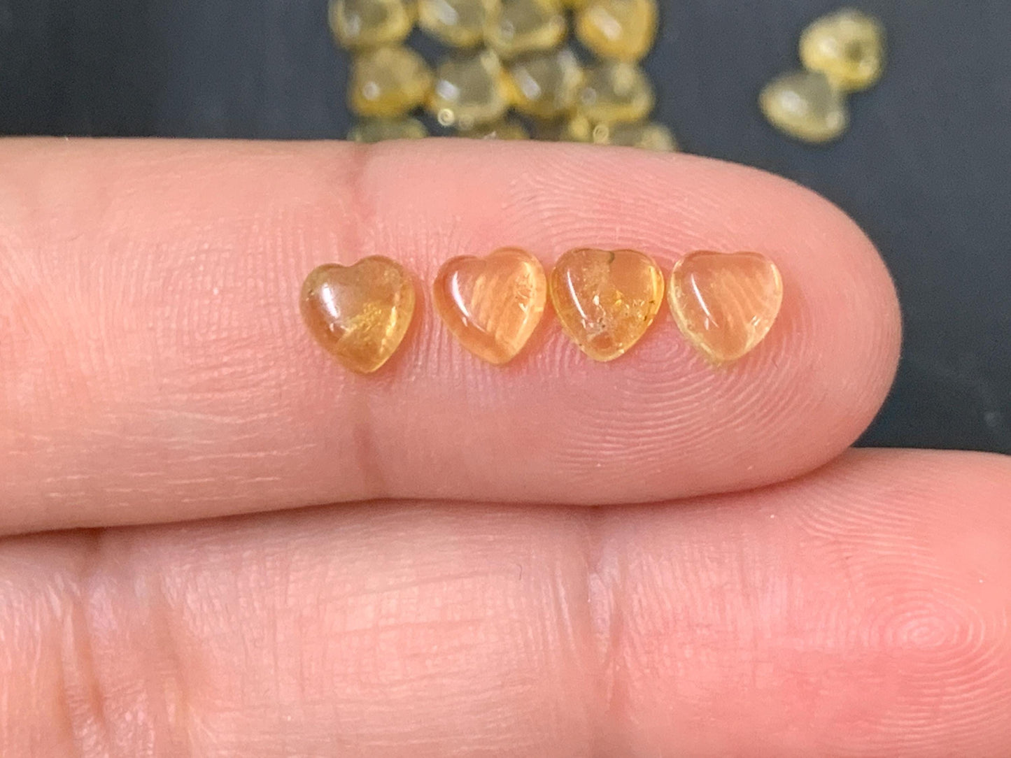 Tourmaline heart 5mm cabochon - Calibrated cabochons