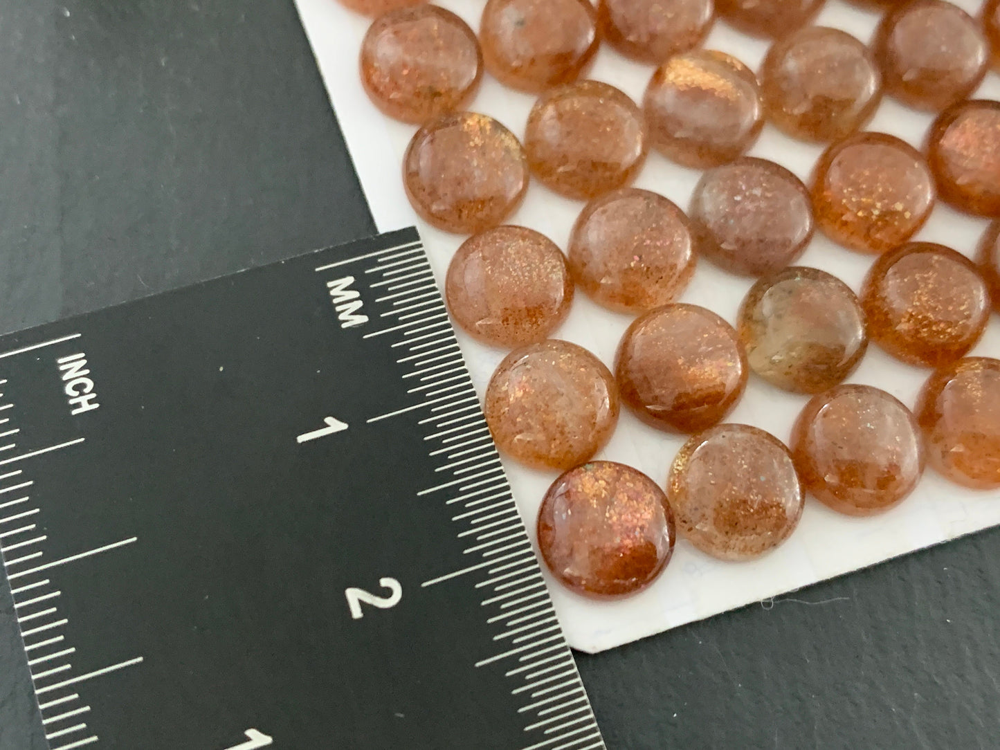 Sunstone round 8mm cabochon - Calibrated cabochons