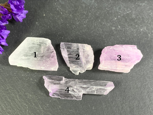 Raw Kunzite from Pakistan 20-40mm long - not drilled gemstone