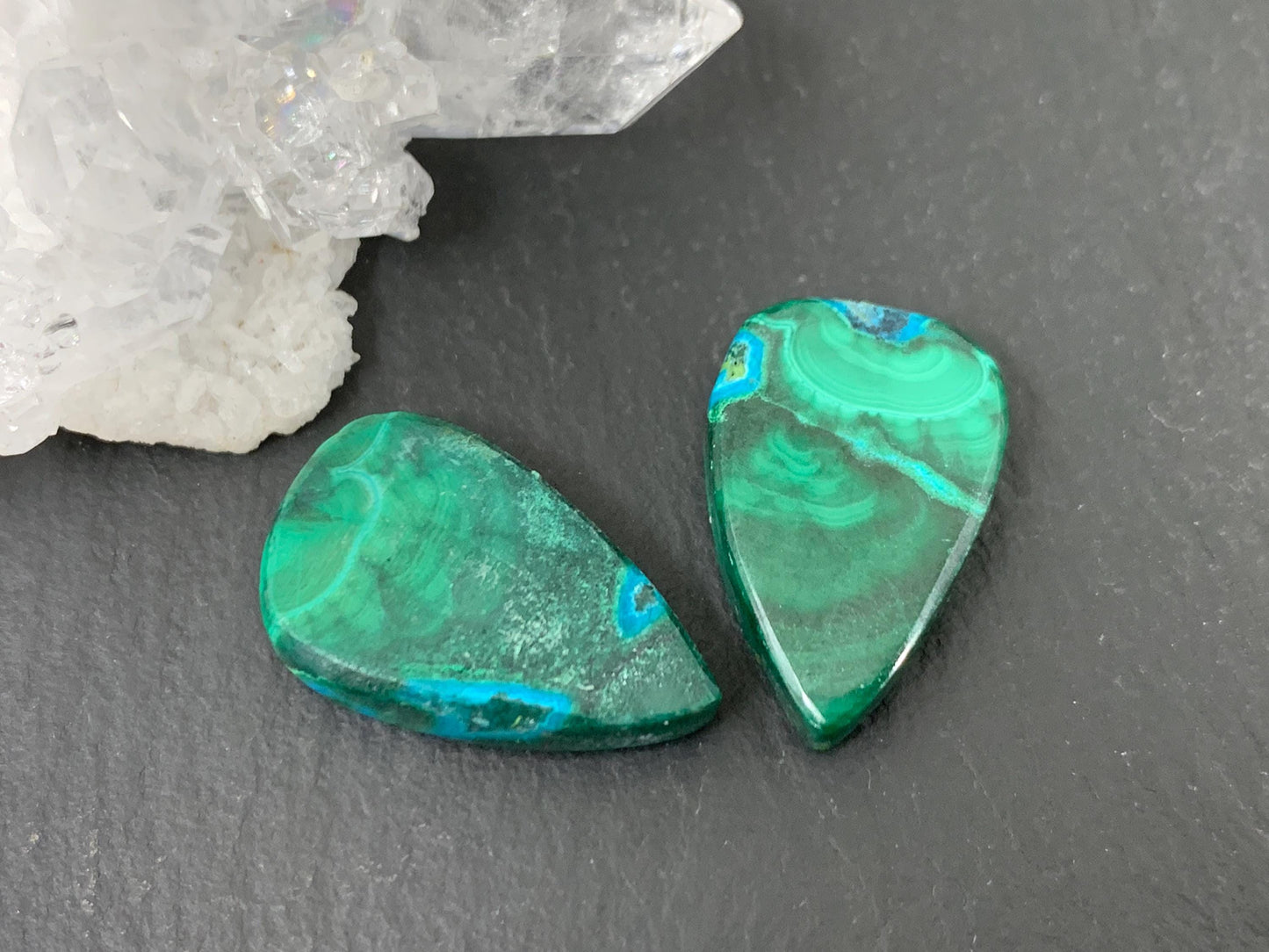 Malachite pear 12x19x5mm cabochon pair