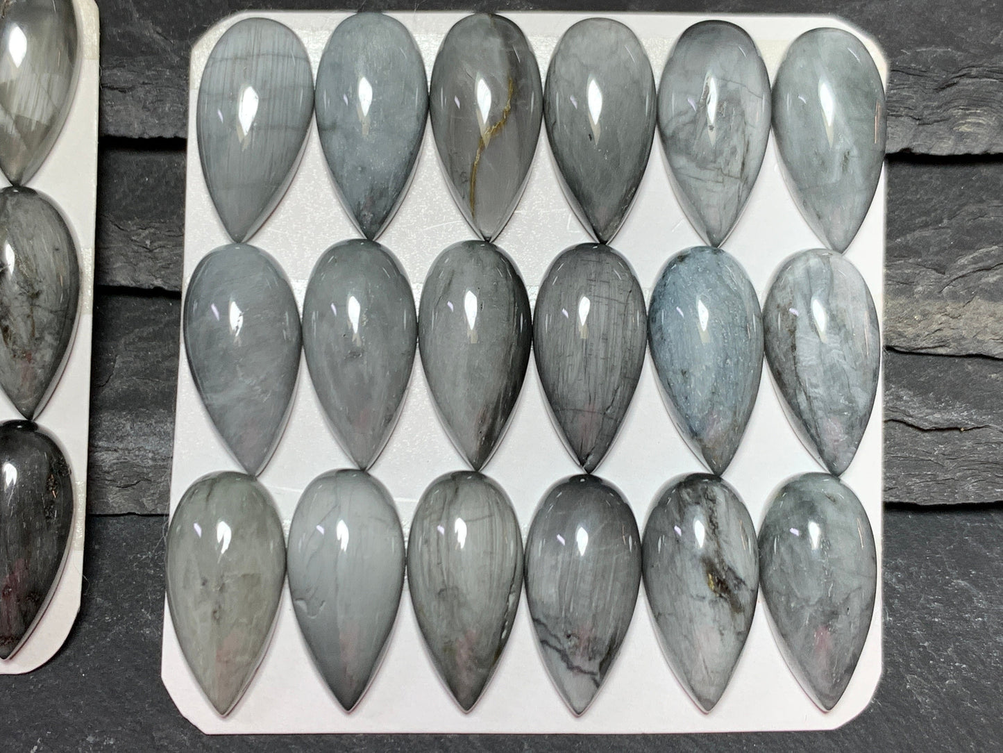 Eagle Eye pear 10x20mm cabochon - Calibrated cabochons