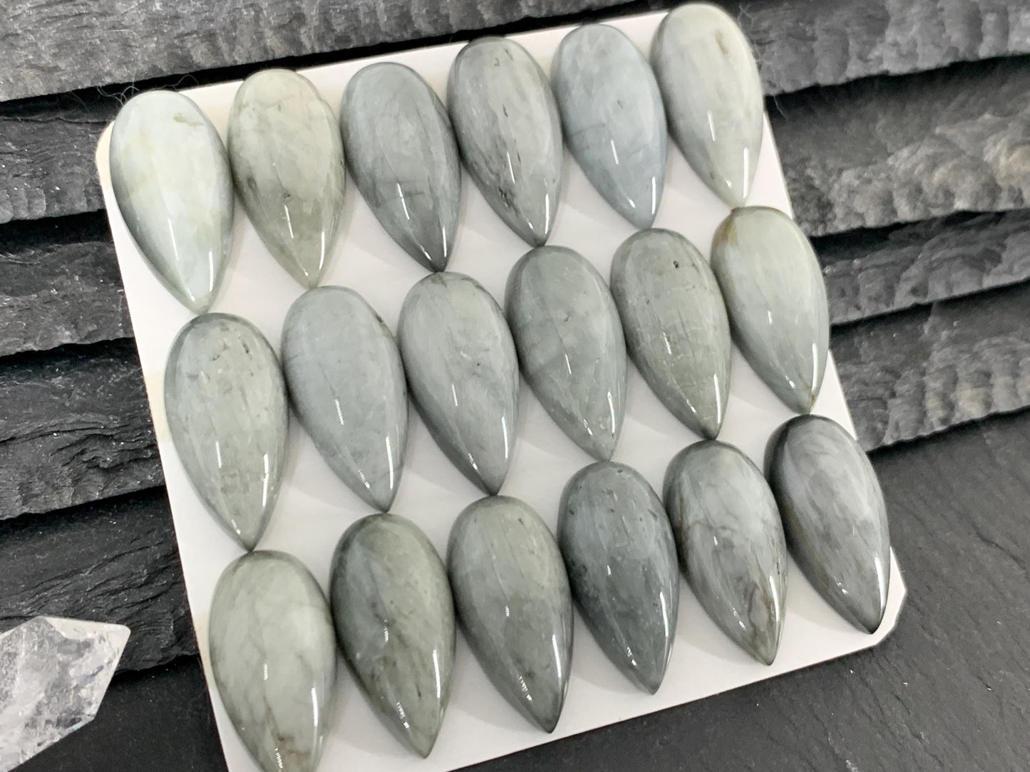 Eagle Eye pear 10x20mm cabochon - Calibrated cabochons
