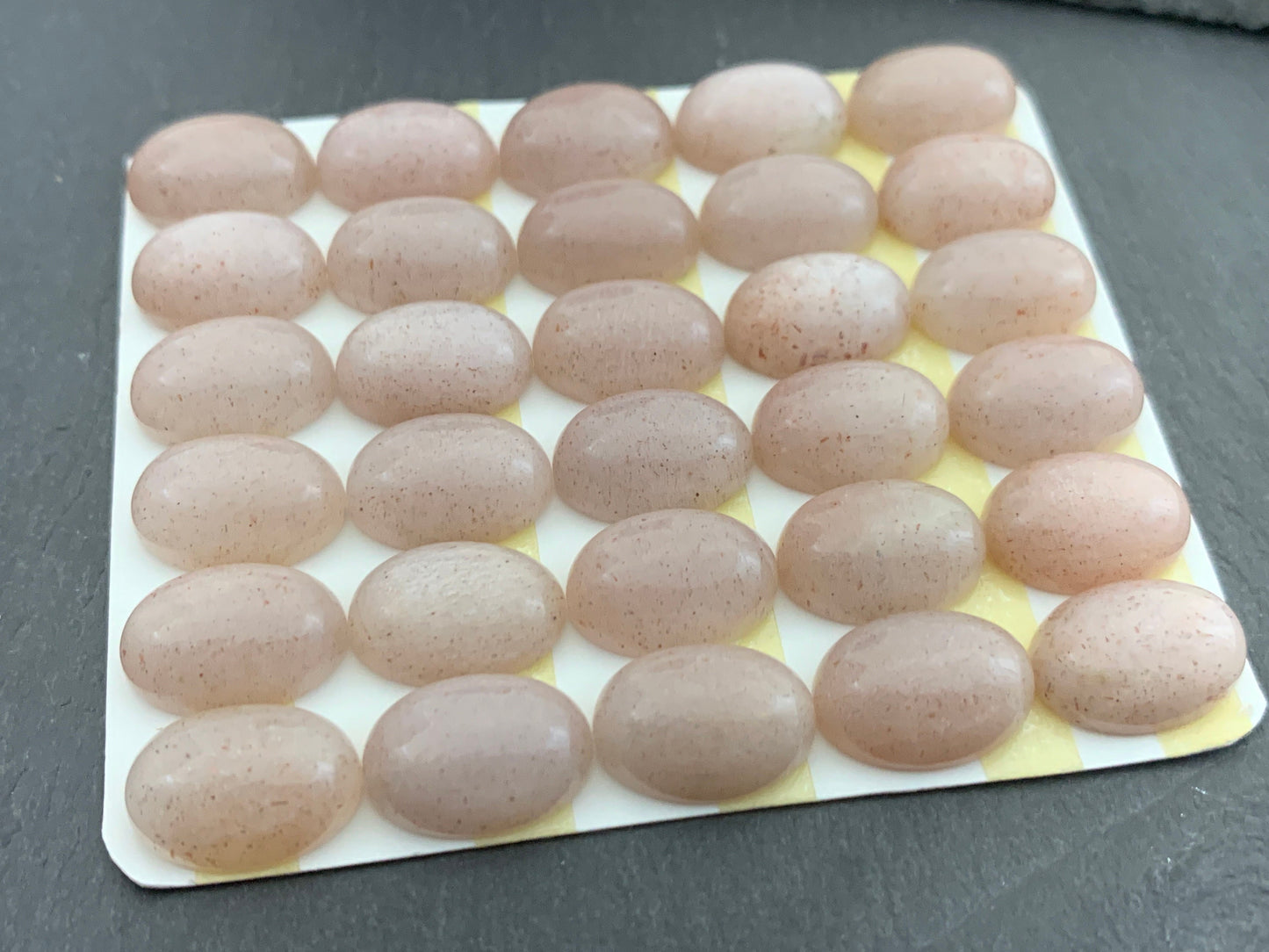 Pink Moonstone oval 10x14mm cabochon - Calibrated cabochons