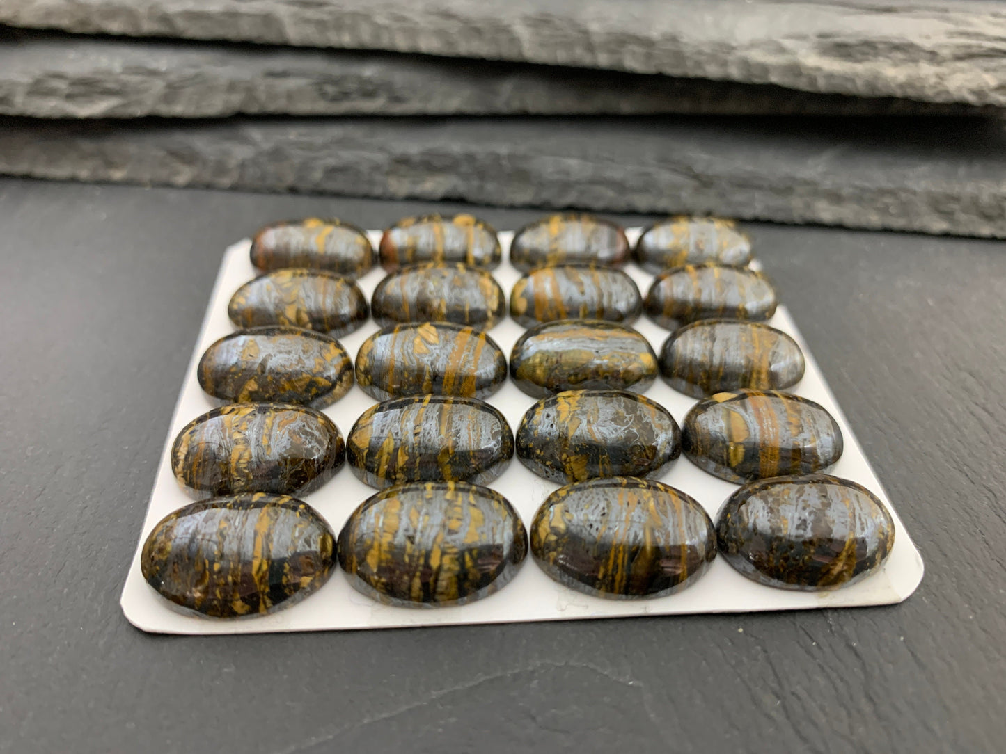 Tiger iron 13x18mm oval cabochon - Calibrated cabochons