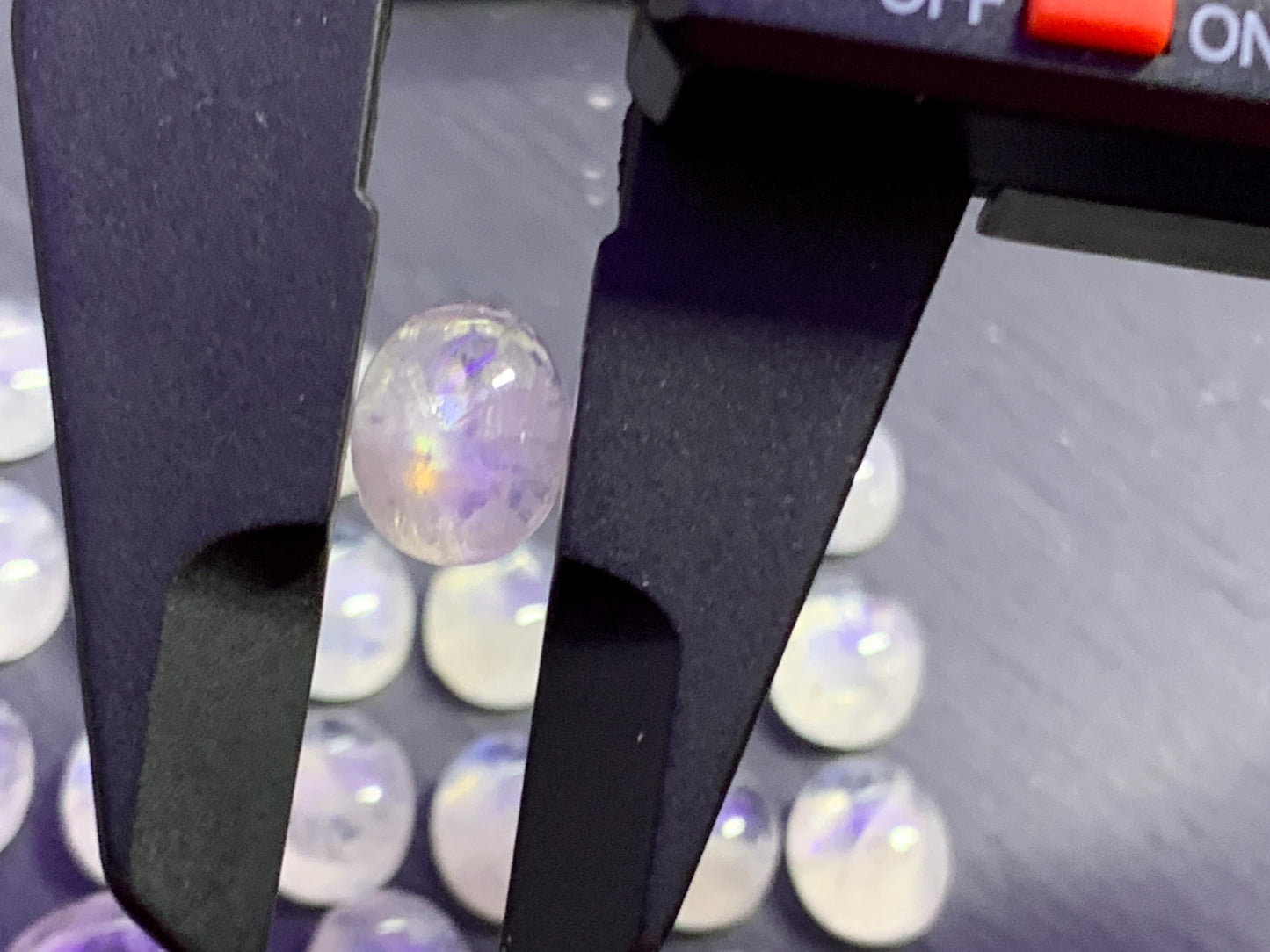 Rainbow Moonstone oval 8x10mm cabochon - Calibrated cabochons