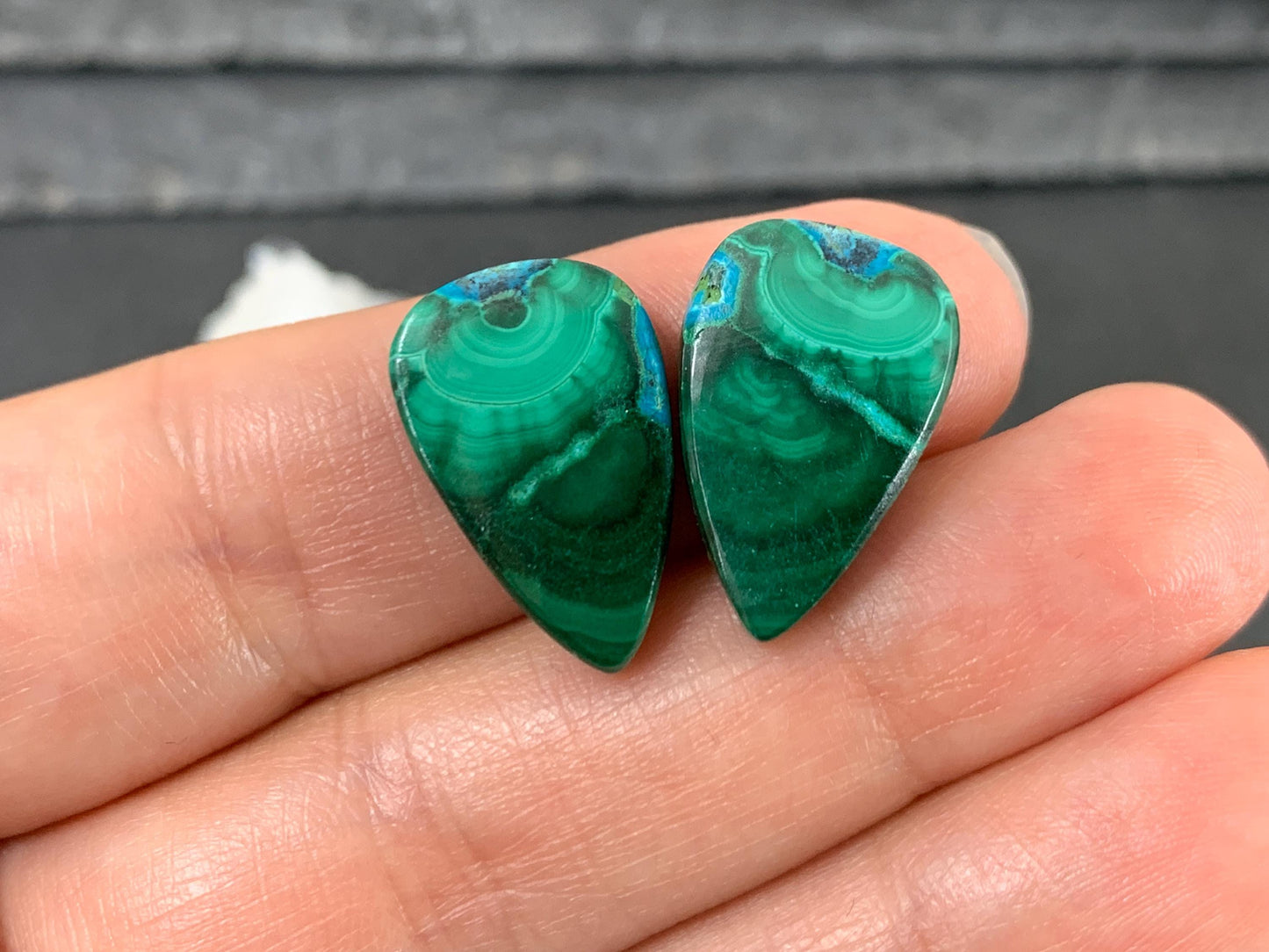 Malachite pear 12x19x5mm cabochon pair
