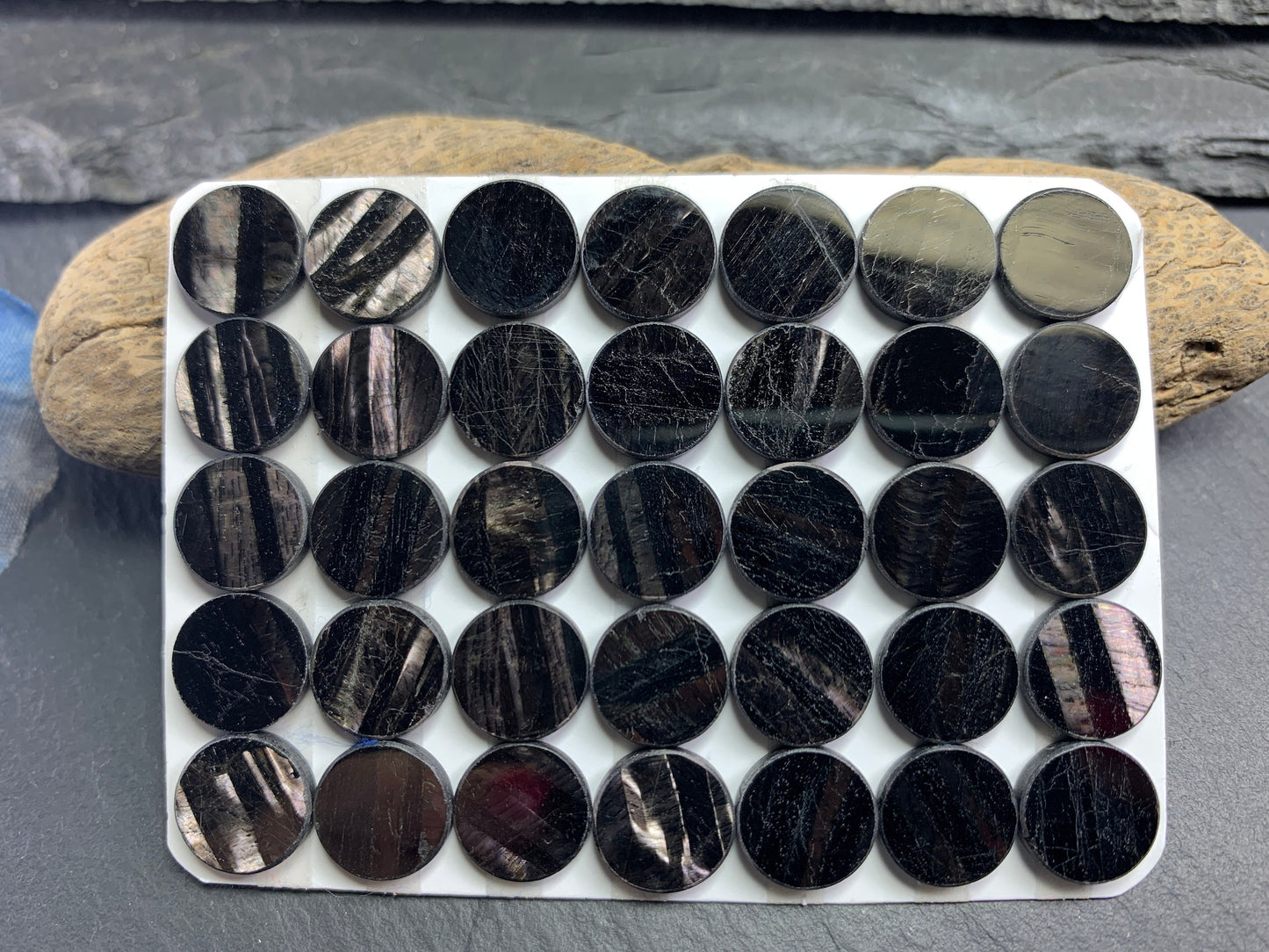 Flat Hypersthene round 10mm cabochon - Calibrated cabochons