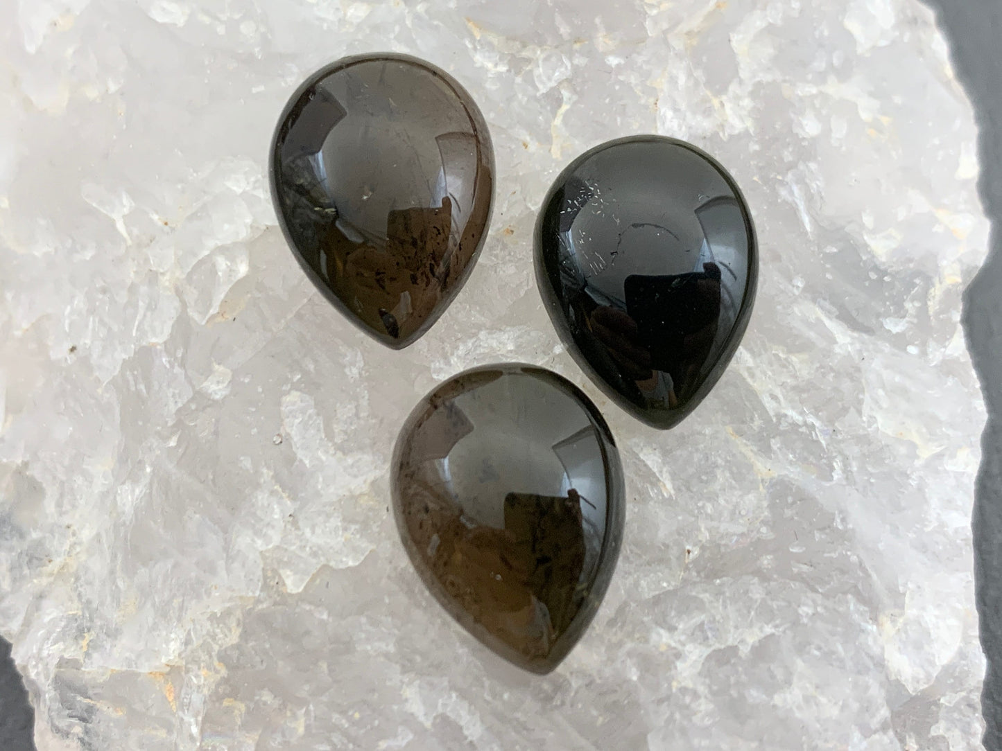 Smokey Green Tourmaline pear 12x16mm cabochon - Calibrated cabochons