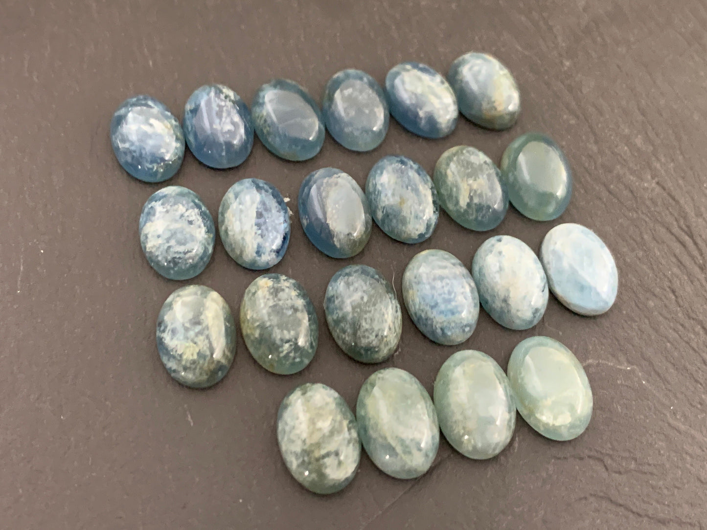 Aquamarine oval 10x14mm cabochon - Calibrated cabochons