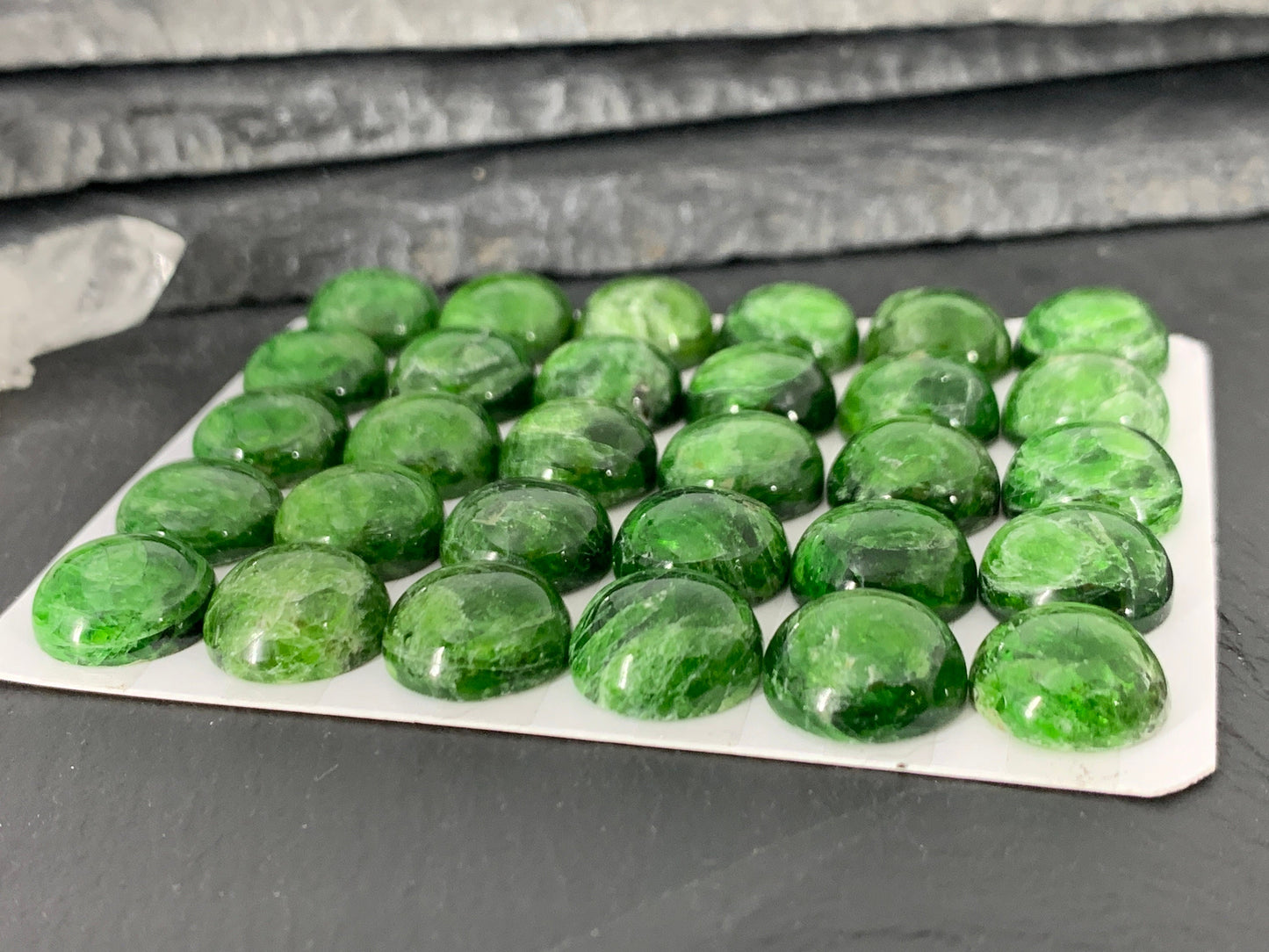 Chrome Diopside round 12mm cabochon - Calibrated cabochons