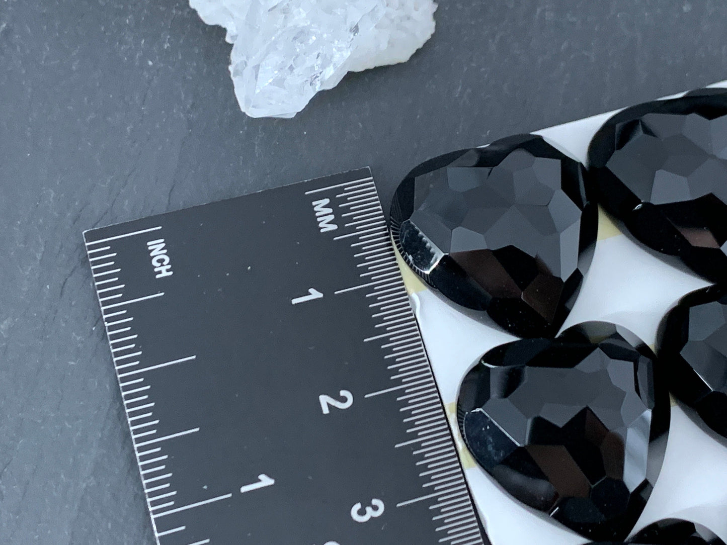 Faceted black Agate heart 20x20mm cabochon - Calibrated cabochons