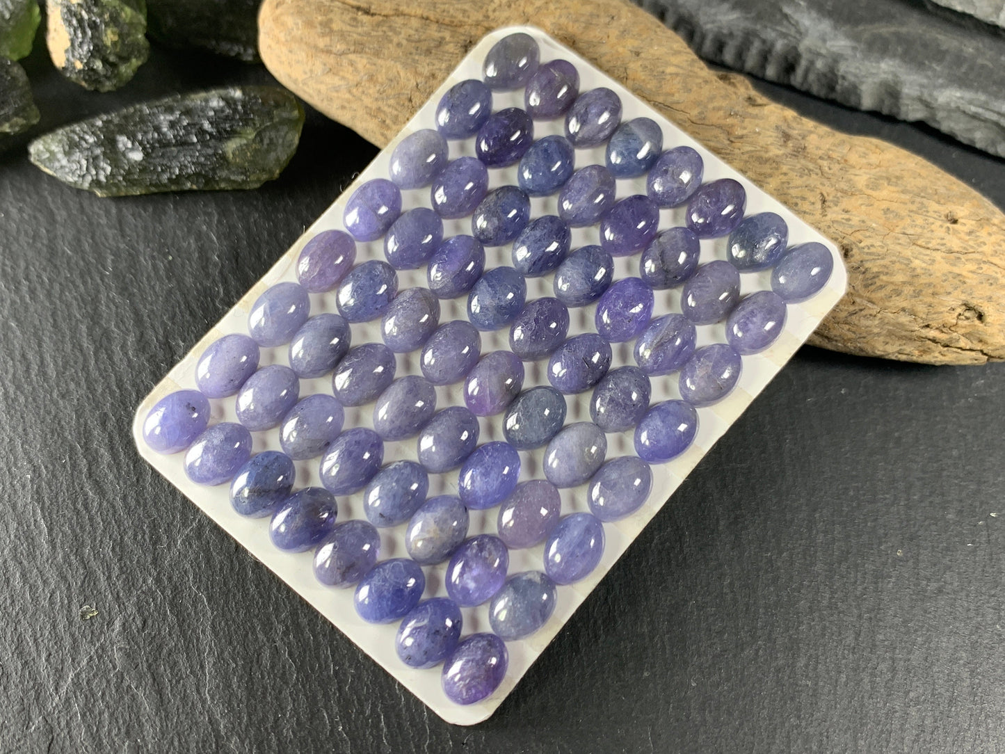 Tanzanite oval 6x8mm cabochon - Calibrated cabochons