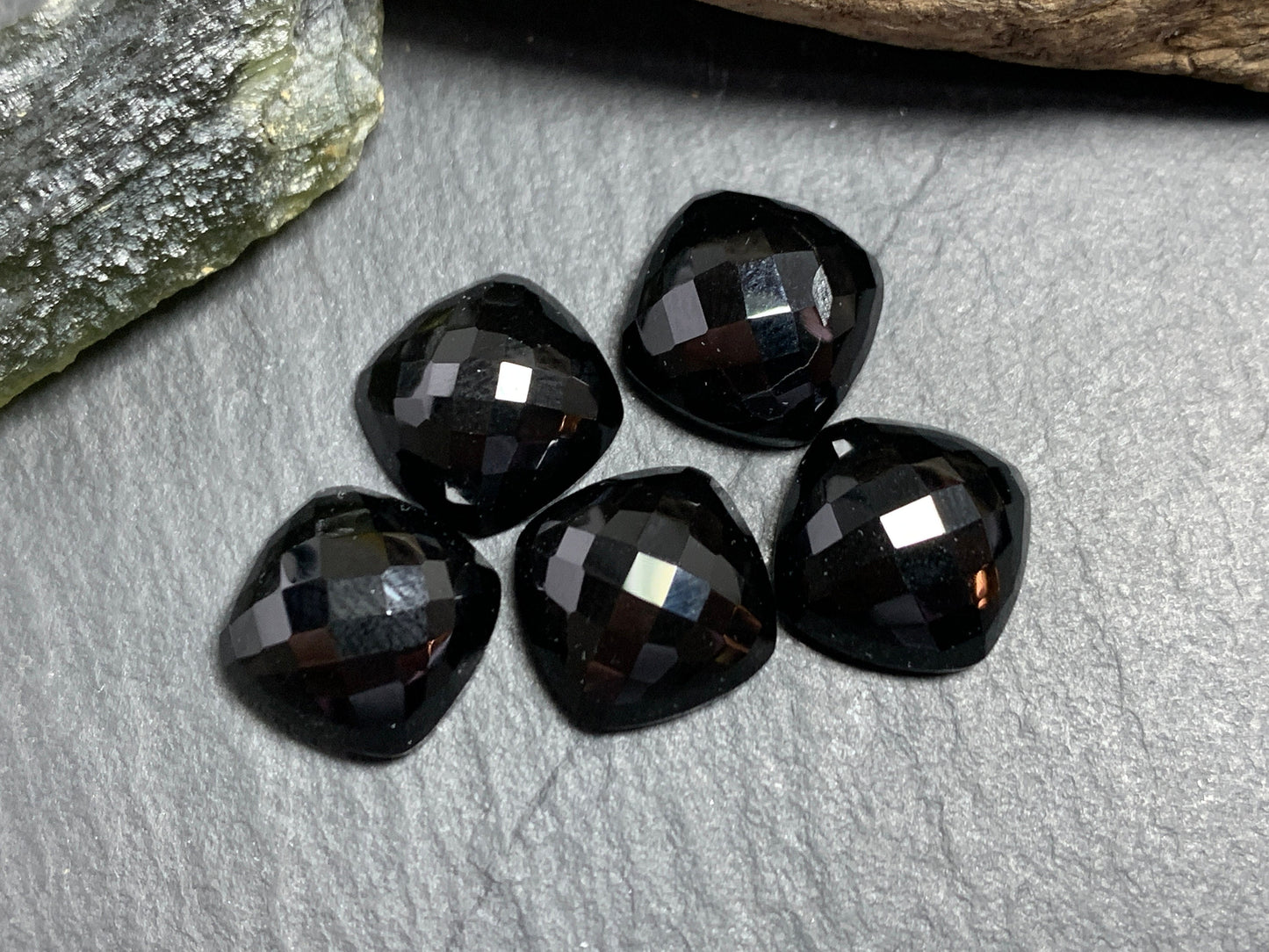 Faceted Black Agate square cushion 10mm cabochon - Calibrated cabochons
