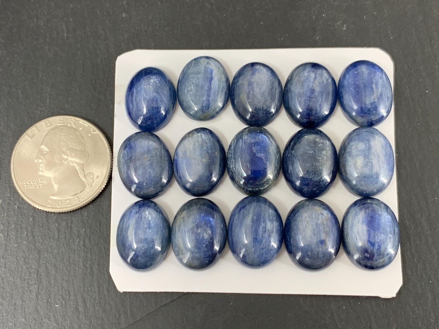 Kyanite oval 13x17mm cabochon - Calibrated cabochons