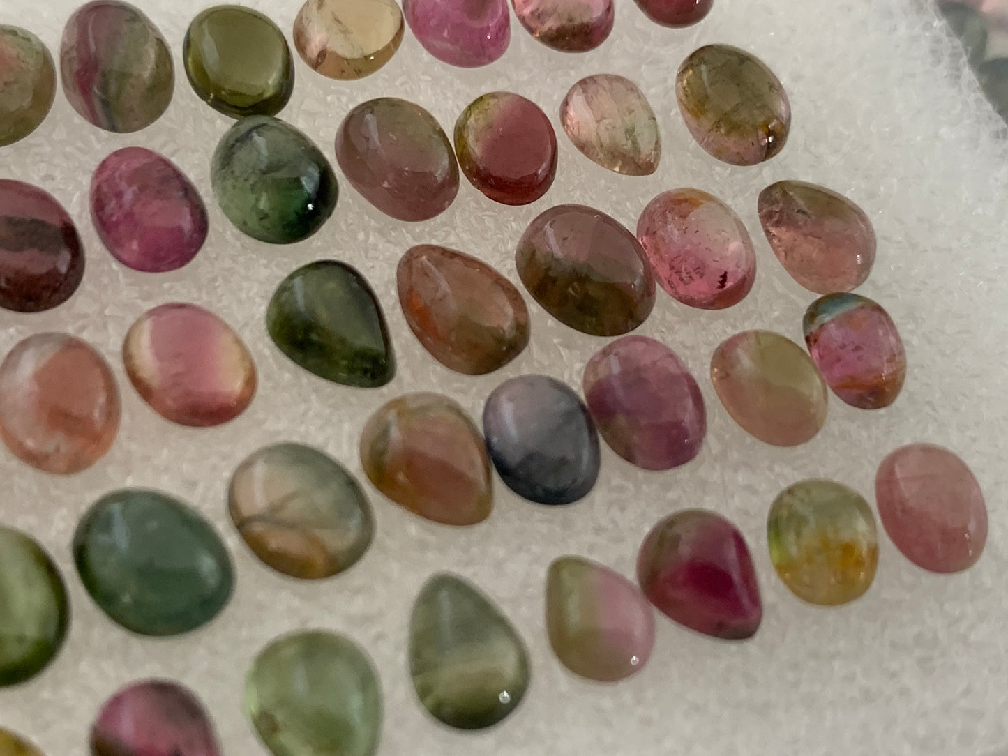 Tourmaline cabochon oval, free form 4x6mm | Natural tourmaline