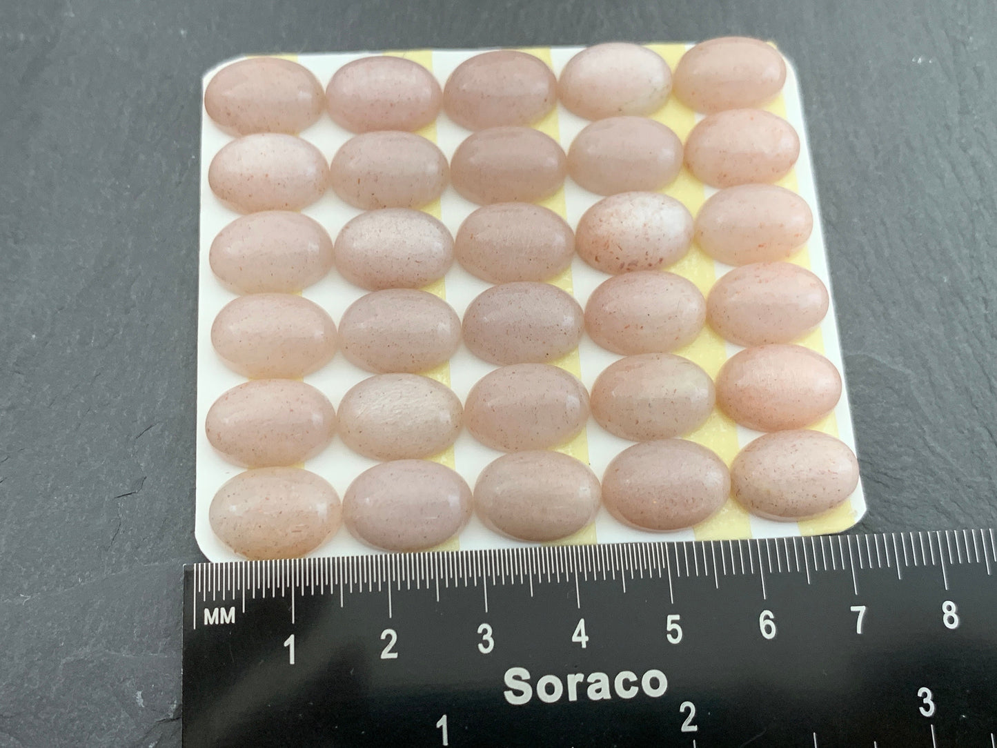 Pink Moonstone oval 10x14mm cabochon - Calibrated cabochons