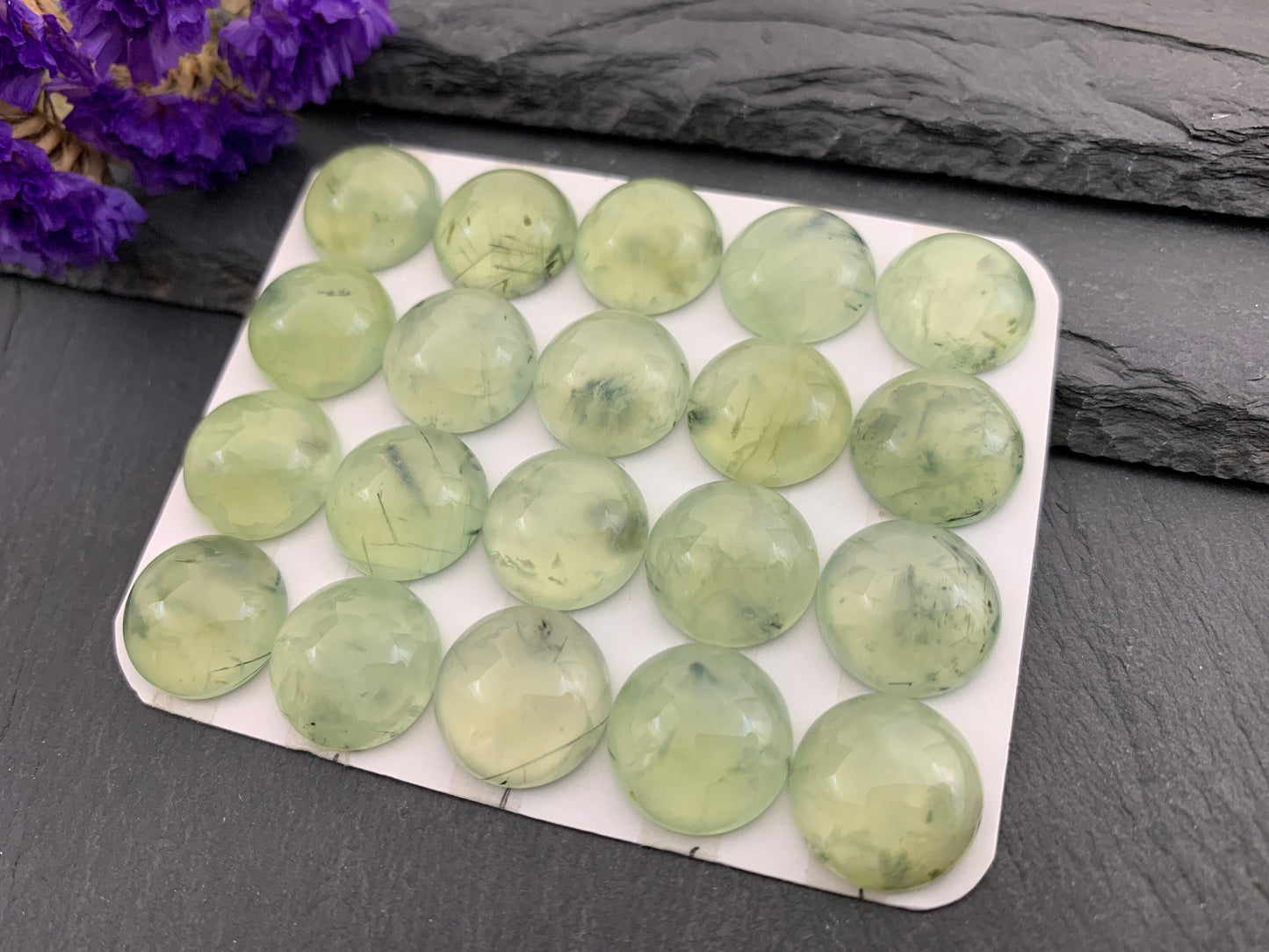 Prehnite round 15mm cabochon - Calibrated cabochons