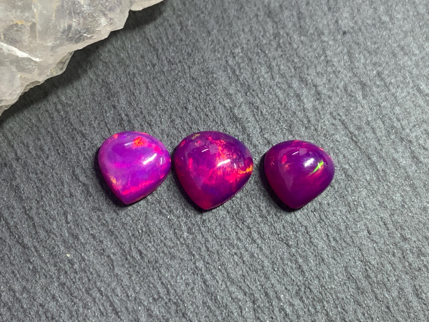 Ethiopian Opal pear 7-8mm long cabochon - Natural Opal smoked to purple color