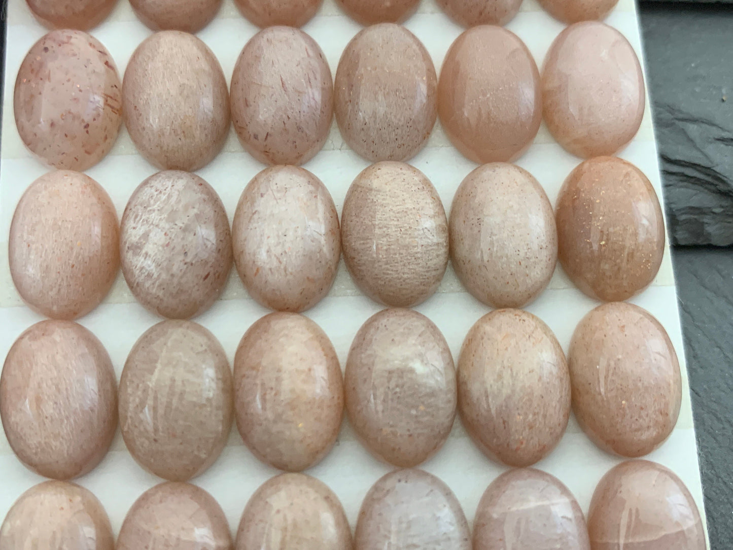 Pink Moonstone oval 10x14mm cabochon - Calibrated cabochons