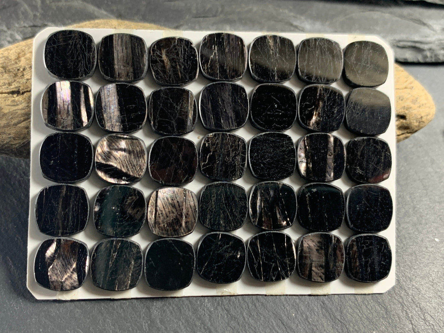 Flat Hypersthene square cushion 10mm cabochon - Calibrated cabochons