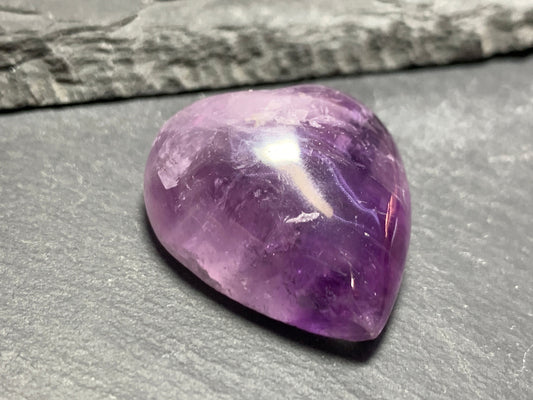 Amethyst heart 29x26x14mm cabochon- handmade in Africa